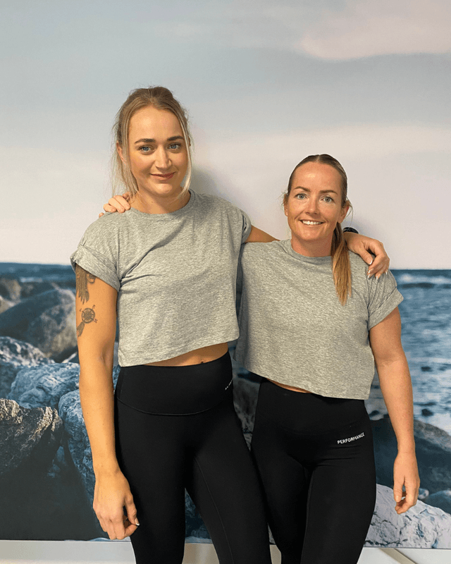 GRETTEL Crop top grå