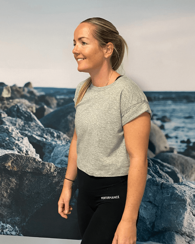 GRETTEL Crop top grå